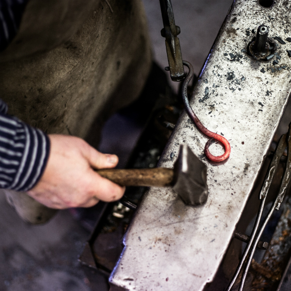 Smidesbeslag till grindar från Jämtgärsgård