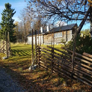 Fädbod i Härjedalen med ny gärdsgård