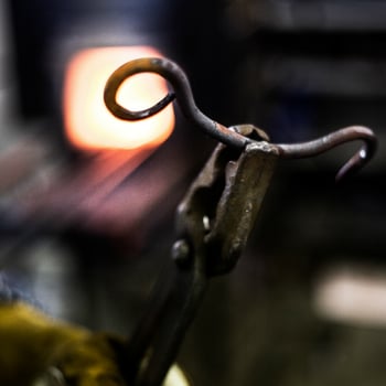 Smidd krok till trägrind