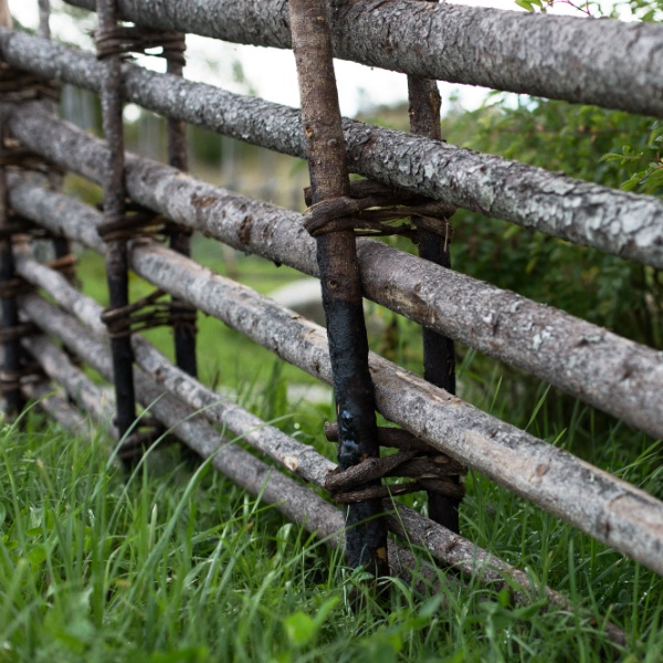 Gardsgard_detalj_brand_ligg_600x600.jpg